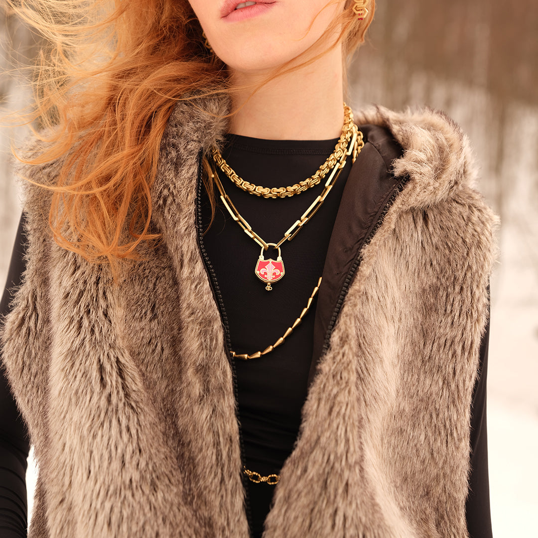 Sade Aksesuarlar İle Göz Alıcı ve Zamansız Bir Tarz Yaratın